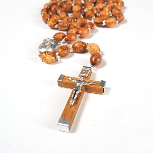 Rosenkranz mit dekorierten Perlen aus Olivenholz-0